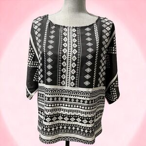 Eci New York Womens Blouse Tunic Top
Sz M Tribal print